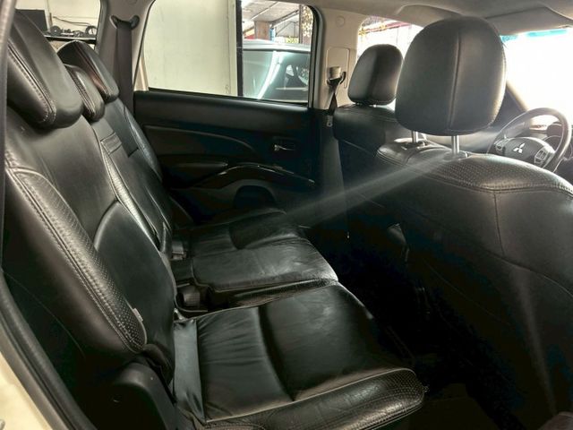 前後霧燈、電動天窗、定速、車頂行李架、ISOFIX、後座分離  第14張相片