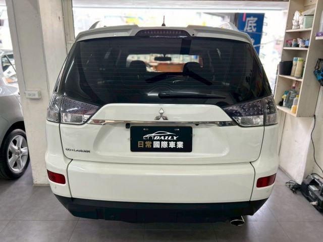 前後霧燈、電動天窗、定速、車頂行李架、ISOFIX、後座分離  第16張相片