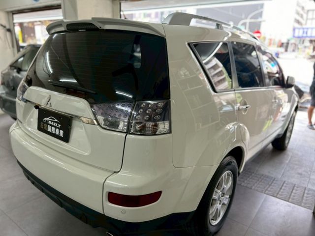 前後霧燈、電動天窗、定速、車頂行李架、ISOFIX、後座分離  第17張相片