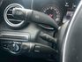 歐規M-BENZ C300 4MATIC，經典白色雅致外觀，搭載高效渦輪引擎與四輪驅動系統，精緻內裝與完善保養，兼具性能  第11張縮圖