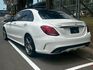 歐規M-BENZ C300 4MATIC，經典白色雅致外觀，搭載高效渦輪引擎與四輪驅動系統，精緻內裝與完善保養，兼具性能  第18張縮圖