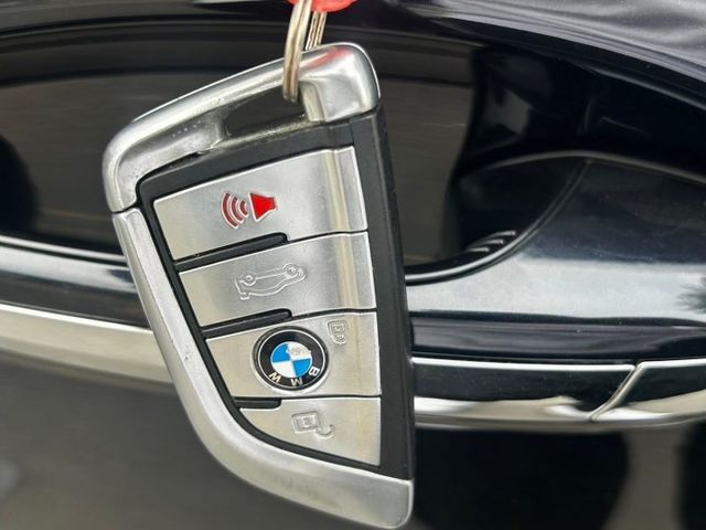 2017 BMW 530i xDrive，動力強勁操控靈敏，配備豪華安全系統，無論日常通勤或長途旅行，都讓您享受極致駕馭  第6張相片