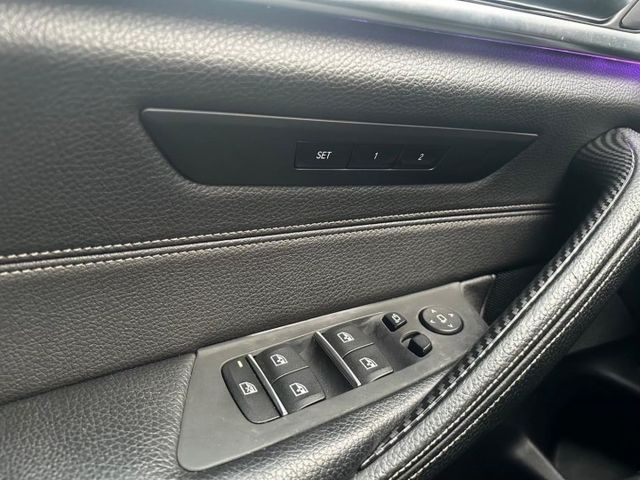 2017 BMW 530i xDrive，動力強勁操控靈敏，配備豪華安全系統，無論日常通勤或長途旅行，都讓您享受極致駕馭  第7張相片