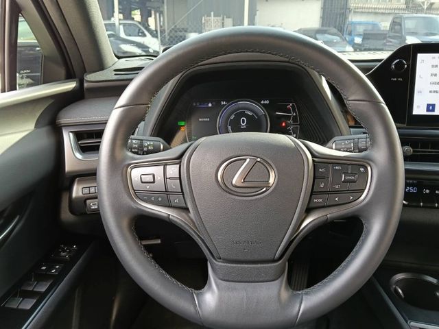 原廠保固至2028年，僅跑2萬公里，Lexus UX 250h豪華版油電休旅，高質感近新釋出！  第13張相片