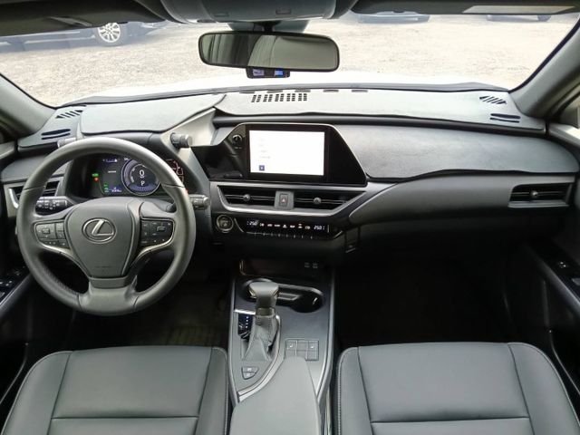 原廠保固至2028年，僅跑2萬公里，Lexus UX 250h豪華版油電休旅，高質感近新釋出！  第14張相片