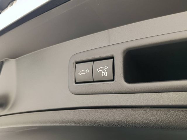 原廠保固至2028年，僅跑2萬公里，Lexus UX 250h豪華版油電休旅，高質感近新釋出！  第17張相片
