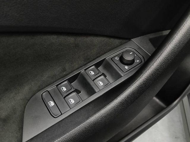 近新車況僅跑5千公里，原廠保固至2029年3月，配備完整、安全高規、科技滿載，超值豪華都會休旅！  第5張相片