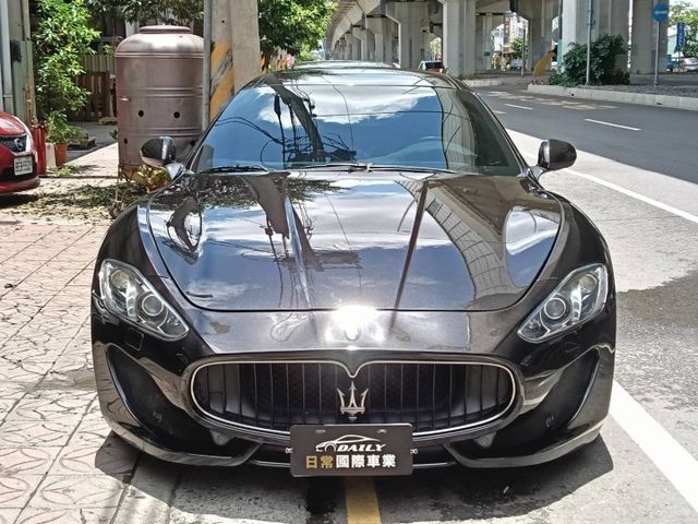 義式雙門 GT 跑車代表作，限量 Sport Line 套件＋Ferrari 血統 V8 引擎，聲浪與性能兼具！  第3張相片
