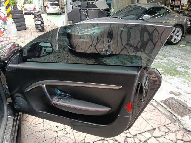 義式雙門 GT 跑車代表作，限量 Sport Line 套件＋Ferrari 血統 V8 引擎，聲浪與性能兼具！  第5張相片