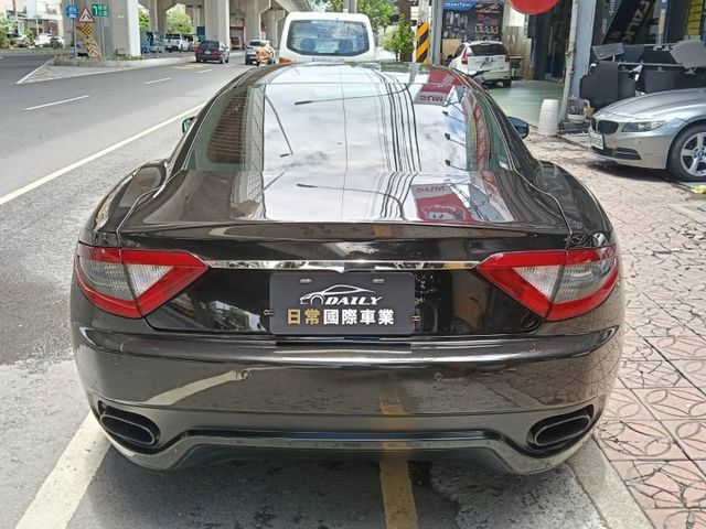 義式雙門 GT 跑車代表作，限量 Sport Line 套件＋Ferrari 血統 V8 引擎，聲浪與性能兼具！  第19張相片