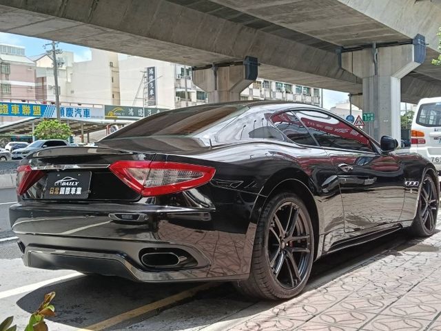 義式雙門 GT 跑車代表作，限量 Sport Line 套件＋Ferrari 血統 V8 引擎，聲浪與性能兼具！  第20張相片
