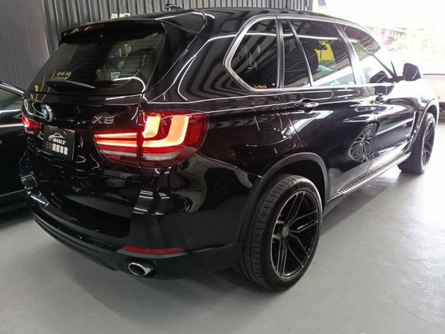 想要動力與面子兼得？這台 X5 一台搞定！xDrive 四驅＋德系底盤穩到不行！  第20張相片
