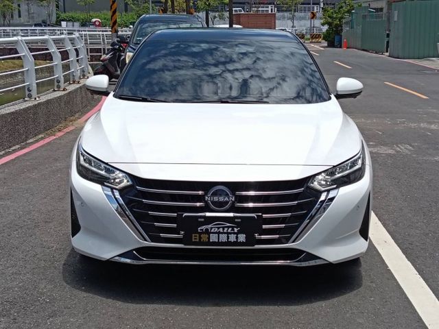 雙色超帥！高階Bose音響＋智慧安全配備一應俱全，這台Sentra跑少又有型，快來看車！  第3張相片