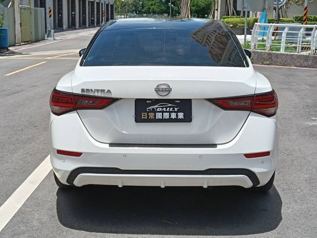 雙色超帥！高階Bose音響＋智慧安全配備一應俱全，這台Sentra跑少又有型，快來看車！  第19張相片