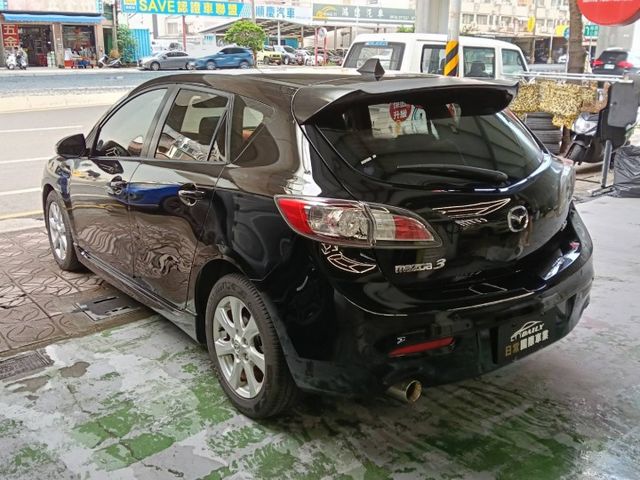五門掀背Mazda 3開回家，再加碼送安卓機，超值又有型，代步、通勤都合適，歡迎洽詢！  第17張相片