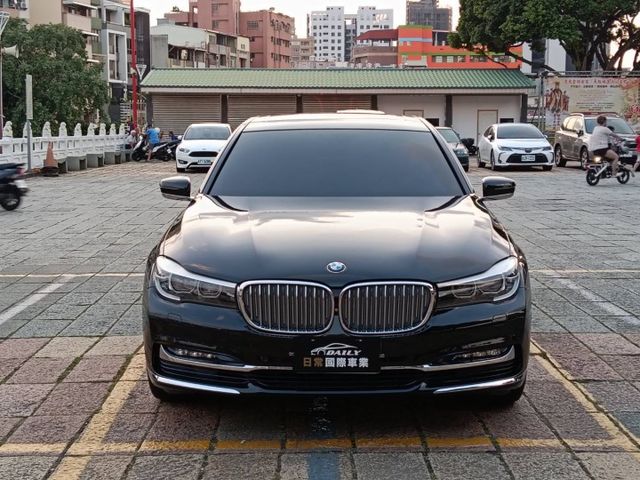 總裁級長軸旗艦房車，豪華舒適後座、全景天窗，加上3.0L渦輪動力，無論行政接待還是日常出行，都讓你氣場滿滿、回頭率爆表！  第3張相片