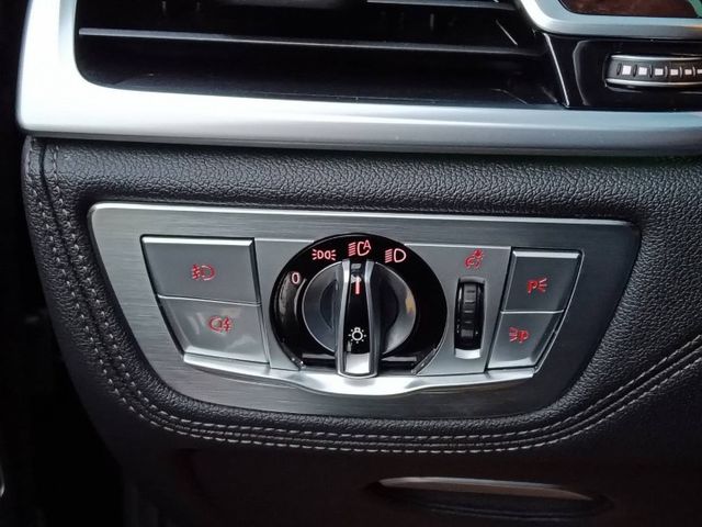 總裁級長軸旗艦房車，豪華舒適後座、全景天窗，加上3.0L渦輪動力，無論行政接待還是日常出行，都讓你氣場滿滿、回頭率爆表！  第6張相片