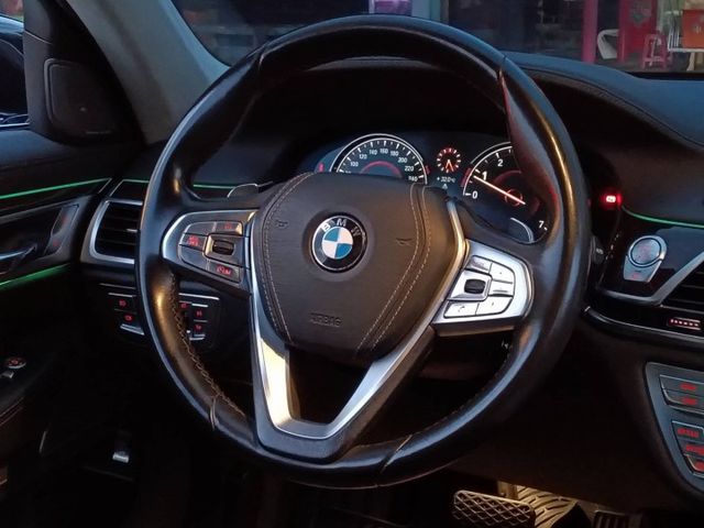 總裁級長軸旗艦房車，豪華舒適後座、全景天窗，加上3.0L渦輪動力，無論行政接待還是日常出行，都讓你氣場滿滿、回頭率爆表！  第8張相片