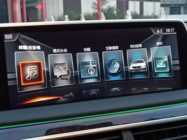 總裁級長軸旗艦房車，豪華舒適後座、全景天窗，加上3.0L渦輪動力，無論行政接待還是日常出行，都讓你氣場滿滿、回頭率爆表！  第9張相片