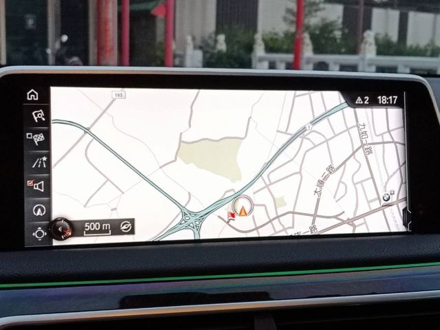 總裁級長軸旗艦房車，豪華舒適後座、全景天窗，加上3.0L渦輪動力，無論行政接待還是日常出行，都讓你氣場滿滿、回頭率爆表！  第10張相片