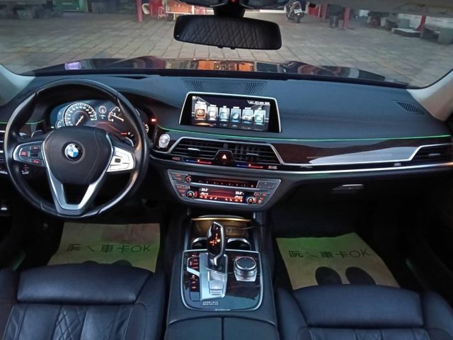 總裁級長軸旗艦房車，豪華舒適後座、全景天窗，加上3.0L渦輪動力，無論行政接待還是日常出行，都讓你氣場滿滿、回頭率爆表！  第13張相片