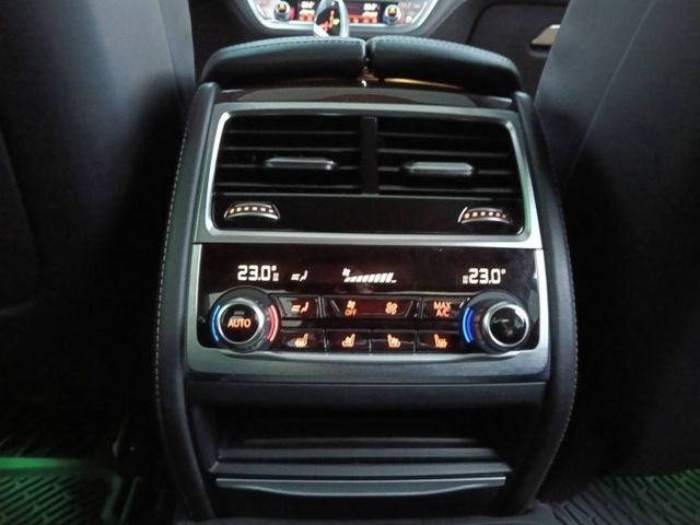 總裁級長軸旗艦房車，豪華舒適後座、全景天窗，加上3.0L渦輪動力，無論行政接待還是日常出行，都讓你氣場滿滿、回頭率爆表！  第15張相片