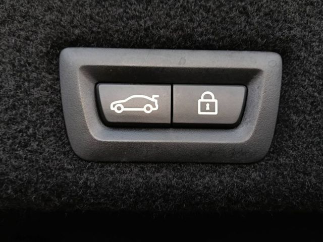 總裁級長軸旗艦房車，豪華舒適後座、全景天窗，加上3.0L渦輪動力，無論行政接待還是日常出行，都讓你氣場滿滿、回頭率爆表！  第17張相片