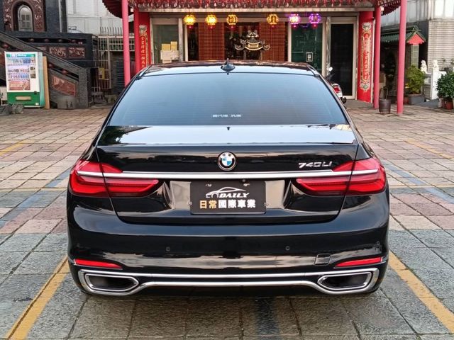 總裁級長軸旗艦房車，豪華舒適後座、全景天窗，加上3.0L渦輪動力，無論行政接待還是日常出行，都讓你氣場滿滿、回頭率爆表！  第19張相片