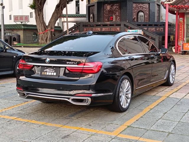 總裁級長軸旗艦房車，豪華舒適後座、全景天窗，加上3.0L渦輪動力，無論行政接待還是日常出行，都讓你氣場滿滿、回頭率爆表！  第20張相片