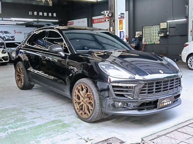 四輪驅動，3.0L 渦輪增壓，尾燈老改新升級貫穿式設計，配備齊全，操控穩定，里程合理，車況可靠。  第2張相片