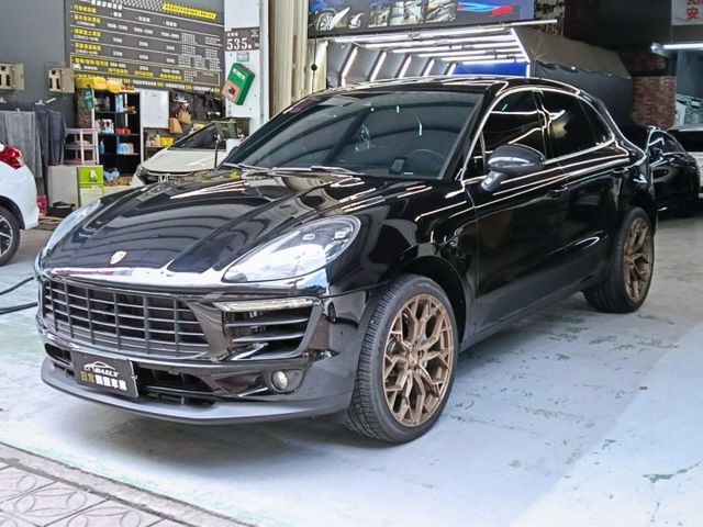 四輪驅動，3.0L 渦輪增壓，尾燈老改新升級貫穿式設計，配備齊全，操控穩定，里程合理，車況可靠。  第4張相片