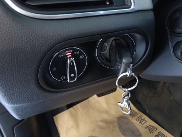 四輪驅動，3.0L 渦輪增壓，尾燈老改新升級貫穿式設計，配備齊全，操控穩定，里程合理，車況可靠。  第7張相片