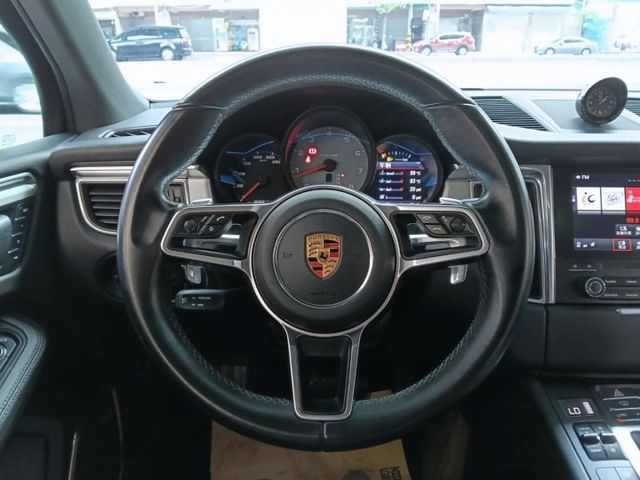 四輪驅動，3.0L 渦輪增壓，尾燈老改新升級貫穿式設計，配備齊全，操控穩定，里程合理，車況可靠。  第8張相片