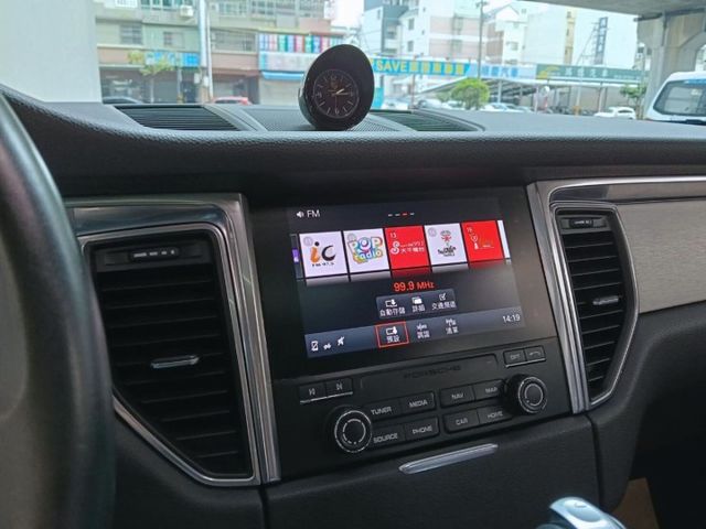 四輪驅動，3.0L 渦輪增壓，尾燈老改新升級貫穿式設計，配備齊全，操控穩定，里程合理，車況可靠。  第9張相片