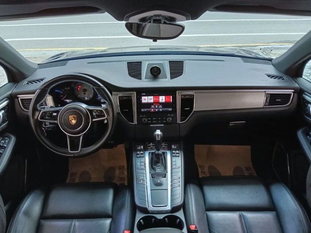 四輪驅動，3.0L 渦輪增壓，尾燈老改新升級貫穿式設計，配備齊全，操控穩定，里程合理，車況可靠。  第12張相片