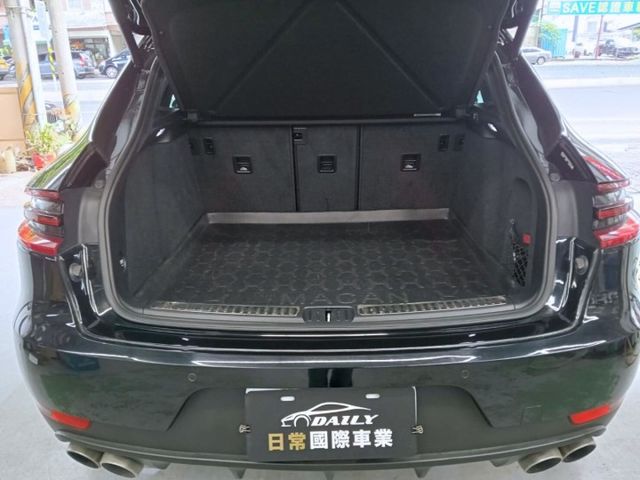 四輪驅動，3.0L 渦輪增壓，尾燈老改新升級貫穿式設計，配備齊全，操控穩定，里程合理，車況可靠。  第16張相片