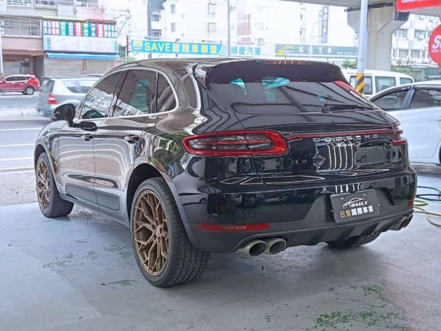 四輪驅動，3.0L 渦輪增壓，尾燈老改新升級貫穿式設計，配備齊全，操控穩定，里程合理，車況可靠。  第18張相片