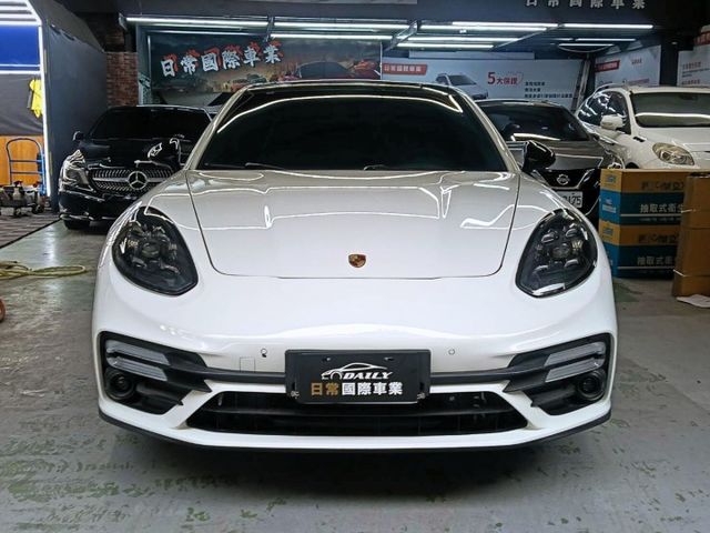 老改新款，四門豪華跑車搭配醒目貫穿尾燈，3.6L V6 自然進氣動力充足，行駛順暢，操控精準，底盤穩固，駕駛體驗出色  第3張相片