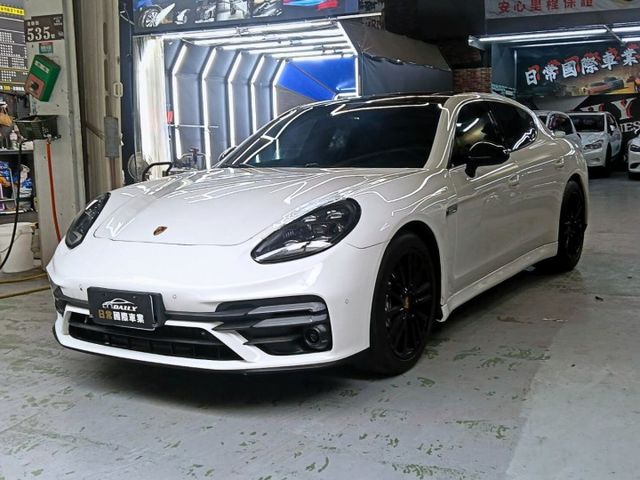 老改新款，四門豪華跑車搭配醒目貫穿尾燈，3.6L V6 自然進氣動力充足，行駛順暢，操控精準，底盤穩固，駕駛體驗出色  第4張相片