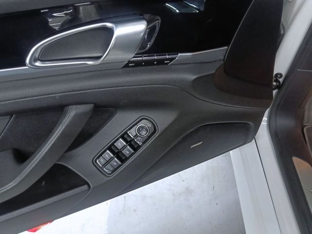 老改新款，四門豪華跑車搭配醒目貫穿尾燈，3.6L V6 自然進氣動力充足，行駛順暢，操控精準，底盤穩固，駕駛體驗出色  第5張相片