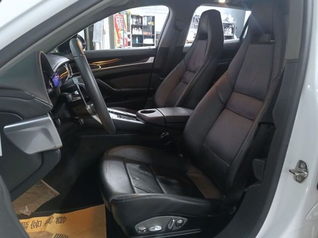 老改新款，四門豪華跑車搭配醒目貫穿尾燈，3.6L V6 自然進氣動力充足，行駛順暢，操控精準，底盤穩固，駕駛體驗出色  第6張相片