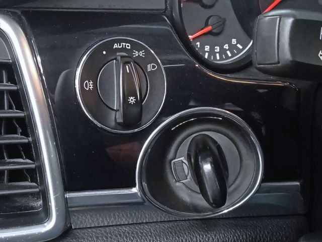 老改新款，四門豪華跑車搭配醒目貫穿尾燈，3.6L V6 自然進氣動力充足，行駛順暢，操控精準，底盤穩固，駕駛體驗出色  第7張相片