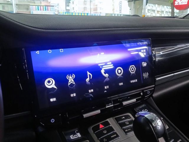 老改新款，四門豪華跑車搭配醒目貫穿尾燈，3.6L V6 自然進氣動力充足，行駛順暢，操控精準，底盤穩固，駕駛體驗出色  第9張相片