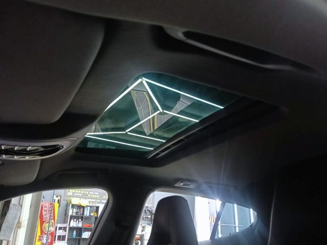 老改新款，四門豪華跑車搭配醒目貫穿尾燈，3.6L V6 自然進氣動力充足，行駛順暢，操控精準，底盤穩固，駕駛體驗出色  第12張相片