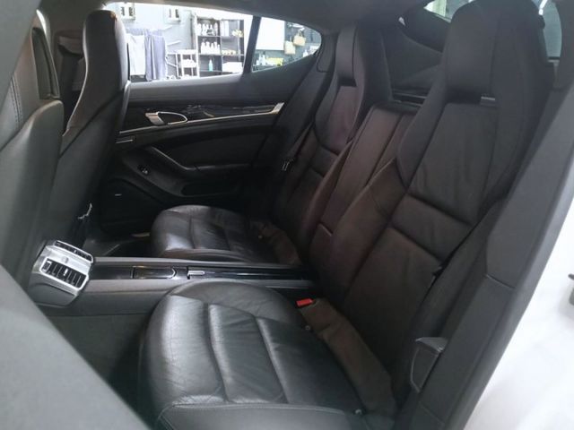 老改新款，四門豪華跑車搭配醒目貫穿尾燈，3.6L V6 自然進氣動力充足，行駛順暢，操控精準，底盤穩固，駕駛體驗出色  第14張相片