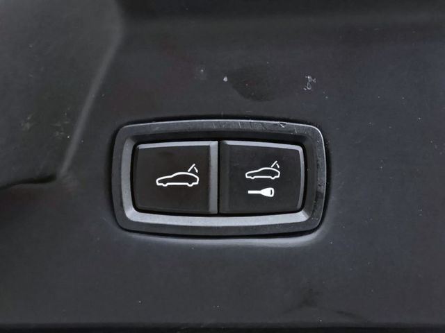 老改新款，四門豪華跑車搭配醒目貫穿尾燈，3.6L V6 自然進氣動力充足，行駛順暢，操控精準，底盤穩固，駕駛體驗出色  第17張相片