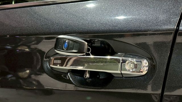 天窗 摸門 電動座椅 電子手煞 加裝安卓機  第15張相片