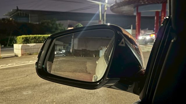 氣氛燈 迎賓燈 盲點 全景天窗 免鑰匙  第10張相片