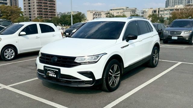 JBL環繞音響 電尾門 環景 電動記憶座椅 ACC跟車  第4張相片