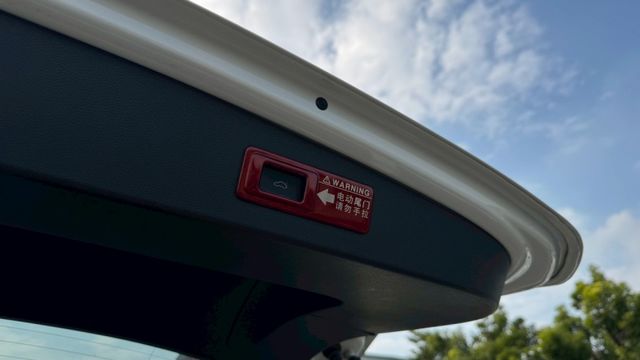 JBL環繞音響 電尾門 環景 電動記憶座椅 ACC跟車  第10張相片